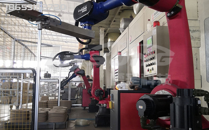 射芯 機(jī)器人應(yīng)用 現(xiàn)場